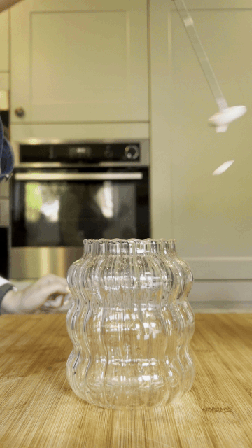 Decorating our skin smoothie glass with greek yoghurt